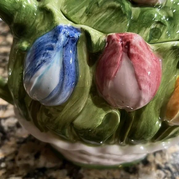 Tulips in a basket vintage ceramic teapot - Picture 4 of 7